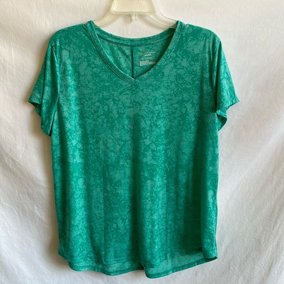 tek gear Tops - Tek Gear lightweight green V-neck tee, size XL